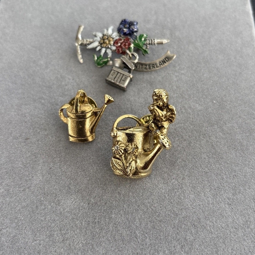 Vintage Floral Inspired Brooch‎ Water Can Lapels